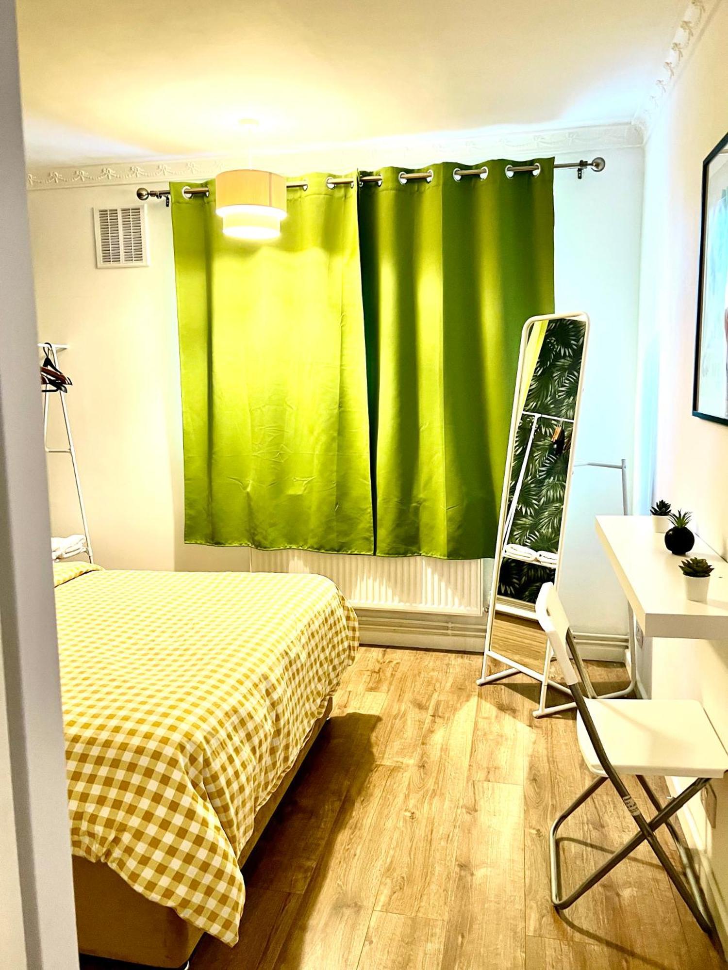 Big Near The Apartment London