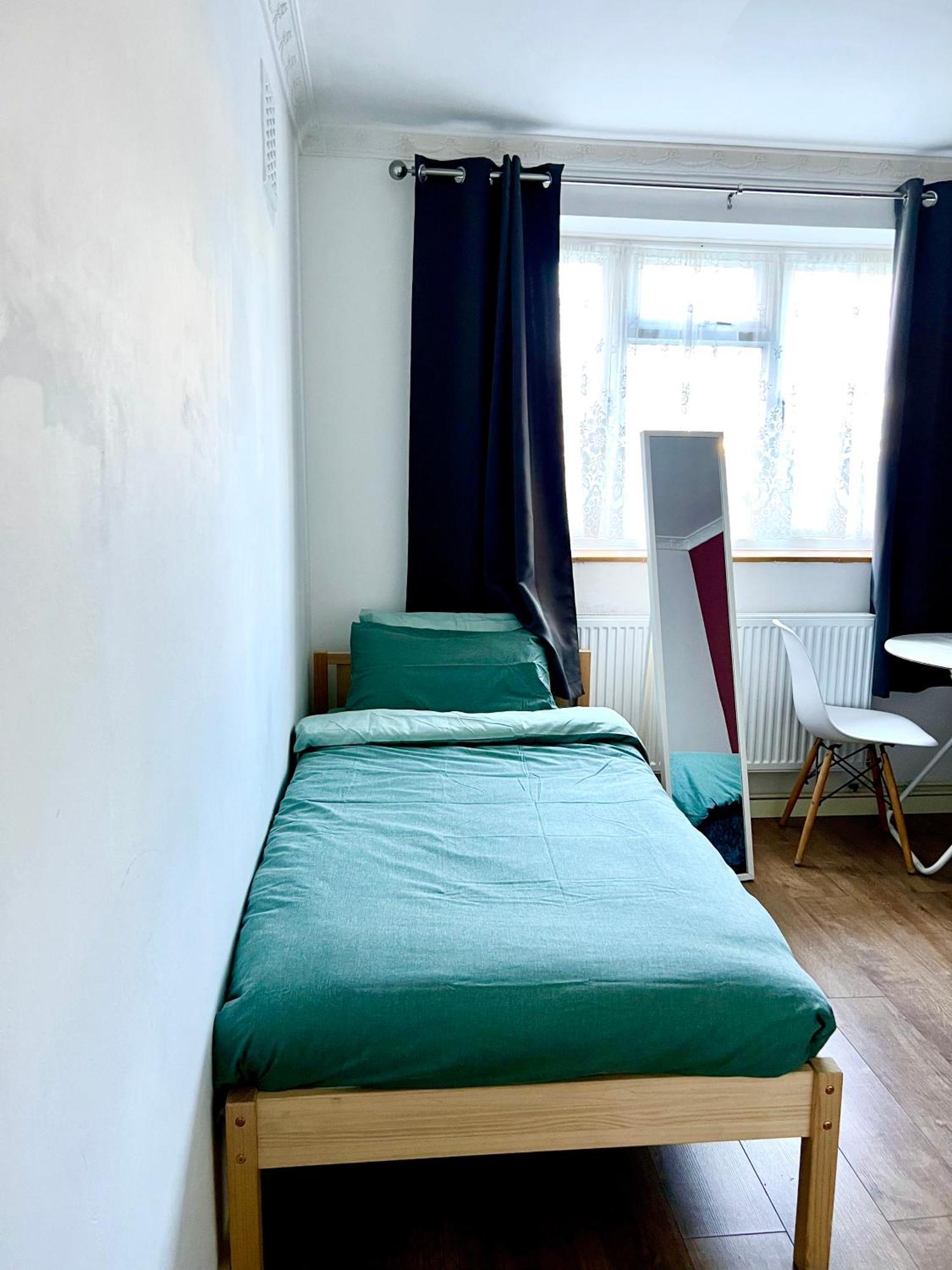 Big Near The Apartment London